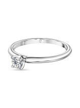 Кольцо с бриллиантом